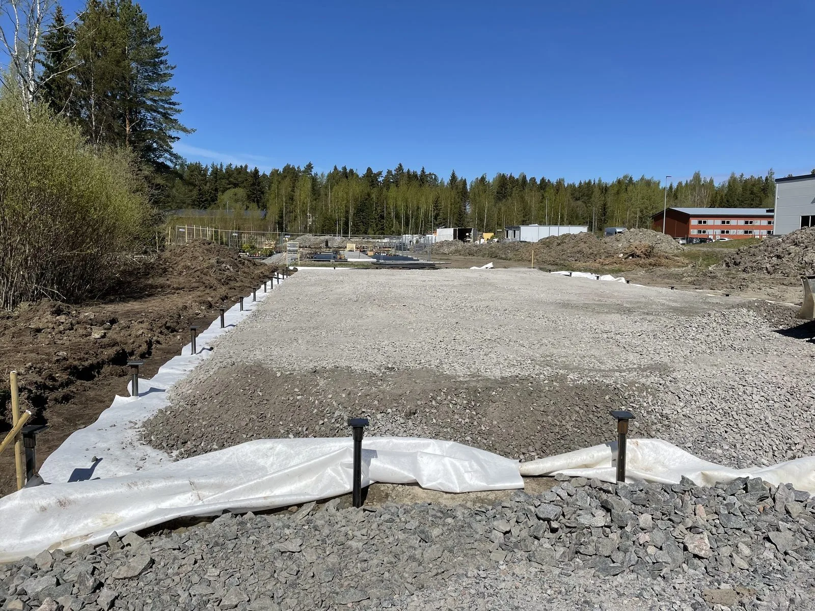 Ruuvipaaluperustus kasvihuoneelle Cassandras Tr&auml;dg&aring;rdissa, Porvoo