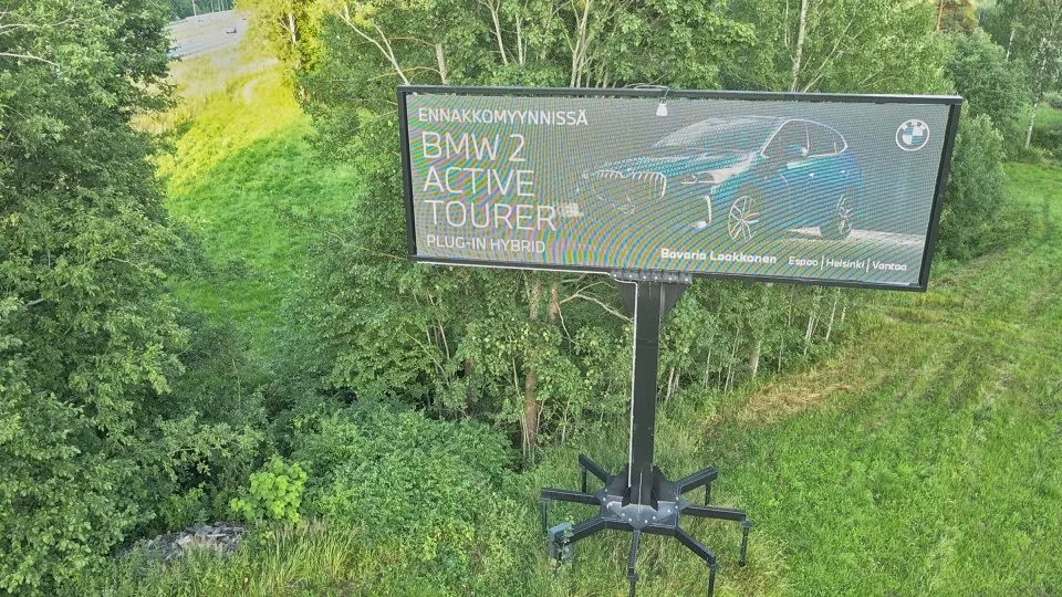 Tienvarsikyltit ruuvipaaluperustuksella