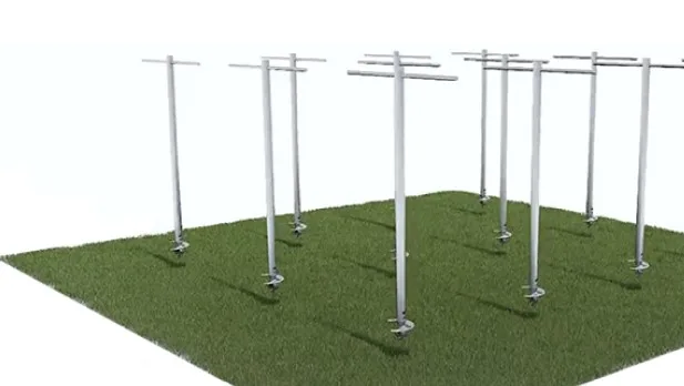 Vaihe 2: Paalukiinnikkeet kiinnitetty paalujen p&auml;&auml;h&auml;n