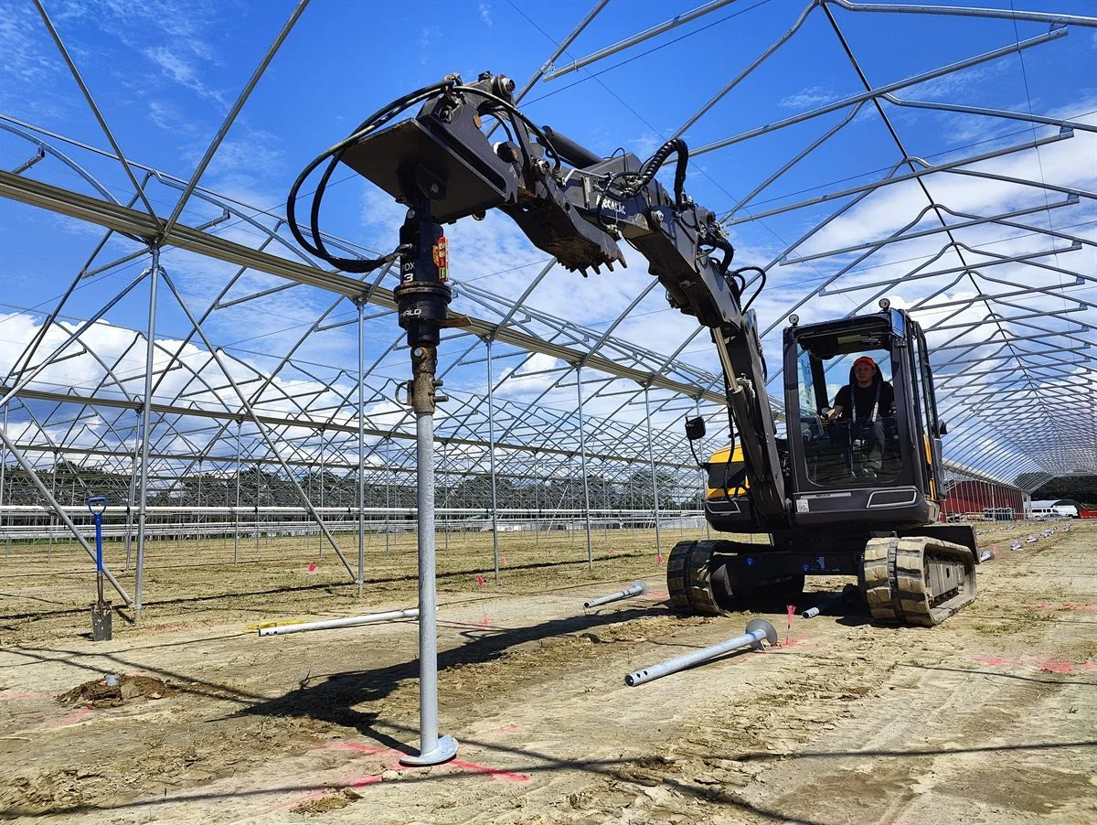 Käsikäyttöinen ruuvipaaluasennus