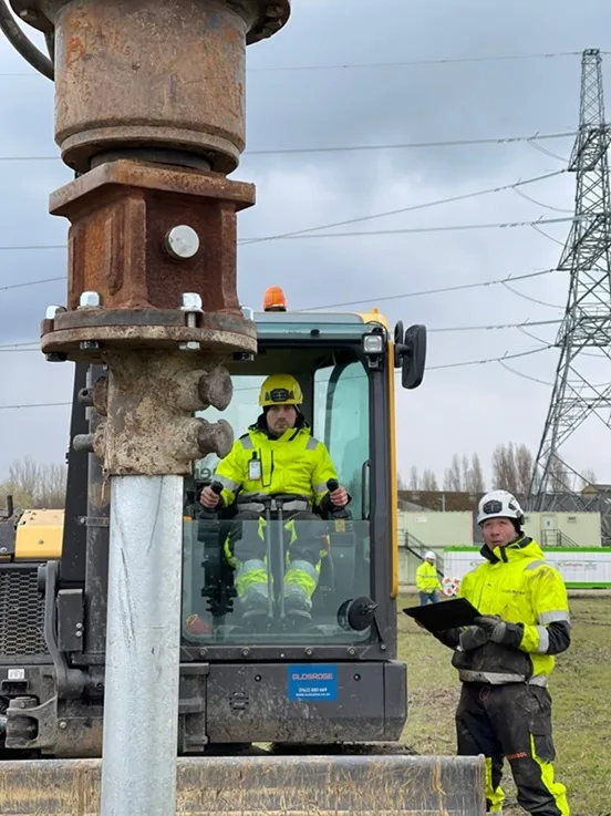 Ruuvipaalun asennus k&auml;ynniss&auml;