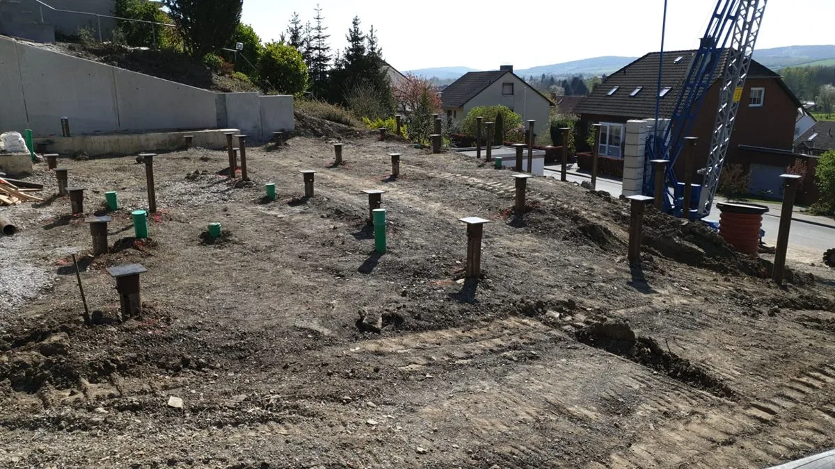 Perustuksen asennusvaihe työmaalla