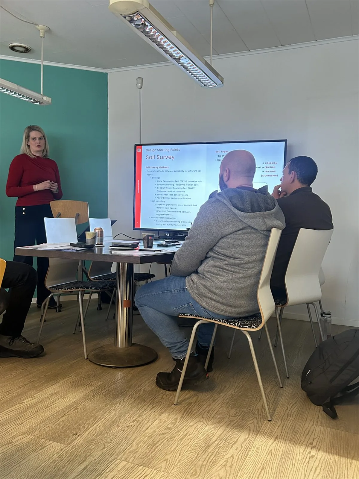 Tuote- ja myyntikoulutus Paalupisteen tiloissa